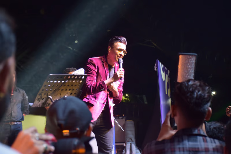 Abhijeet Sawant performing  at the Khelo MP Youth Games in Bhopal