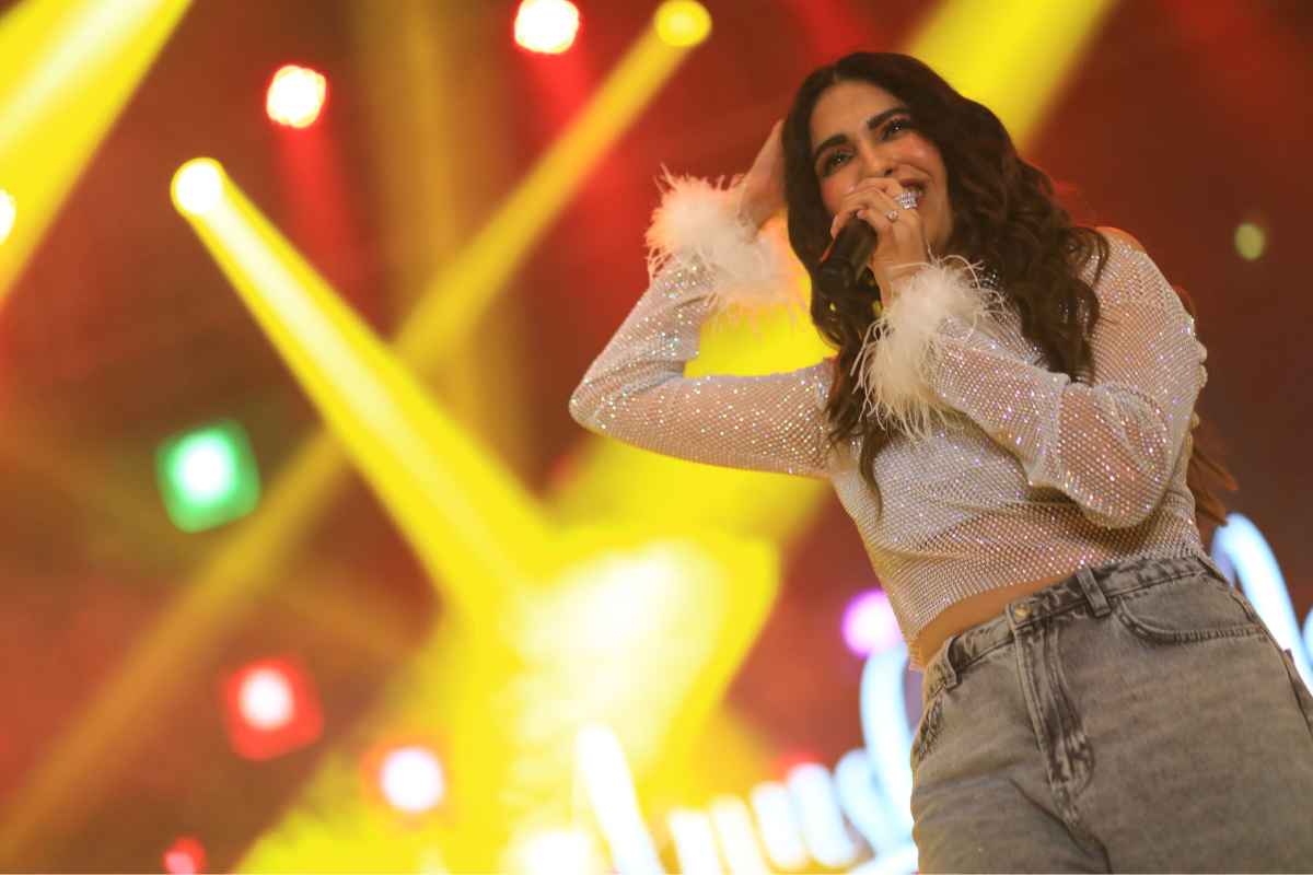 Anusha Mani performing at a dealers meet in Indore