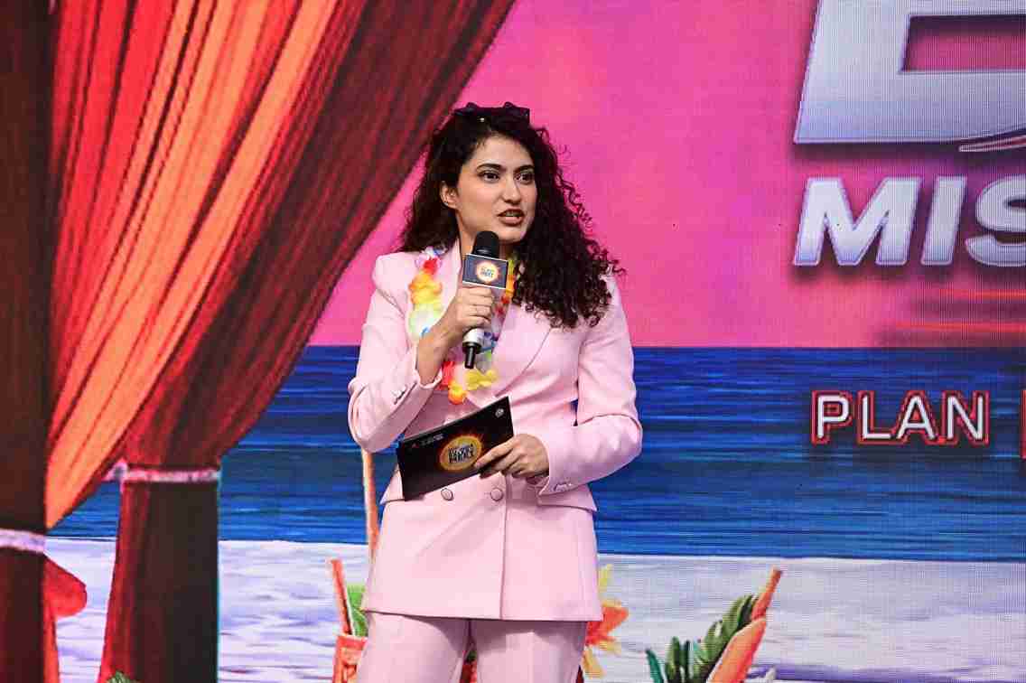 Emcee Aanchal Bajwa hosting a corporate event in Goa Emcee Aanchal Bajwa hosting a corporate event in Goa