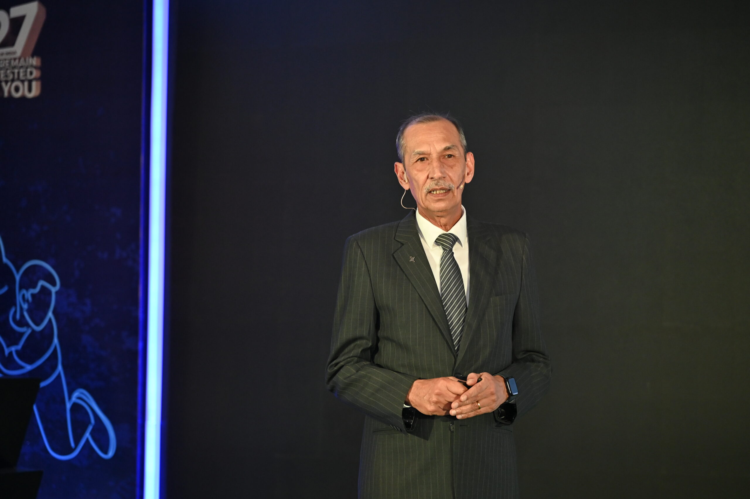 Gen DS Hooda as a motivational speaker at a corporate event in Jaipur