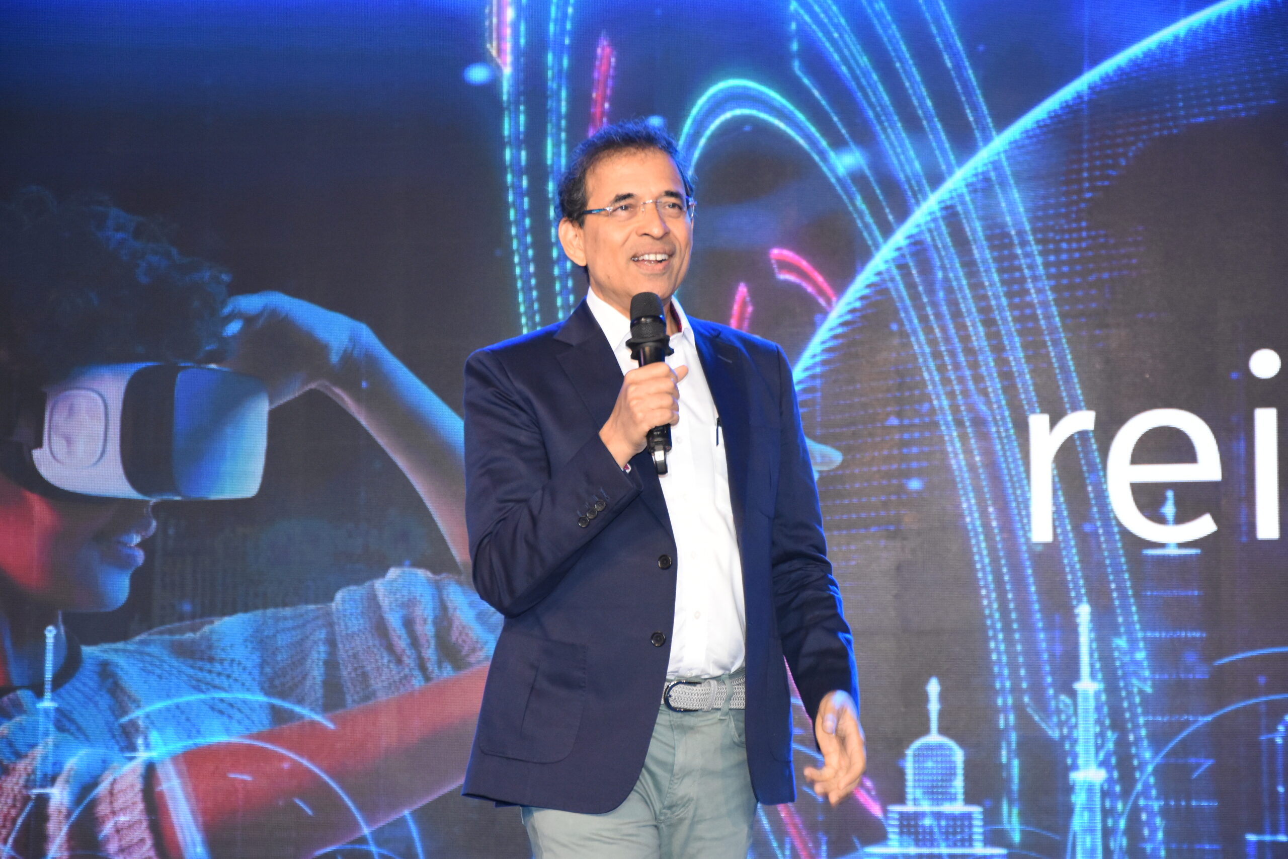 Harsha Bhogle as a guest speaker at a sales conference in Mumbai