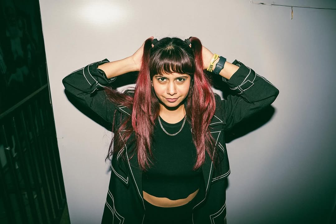 Shez Singer Book Og Shez to perform at your upcoming event.