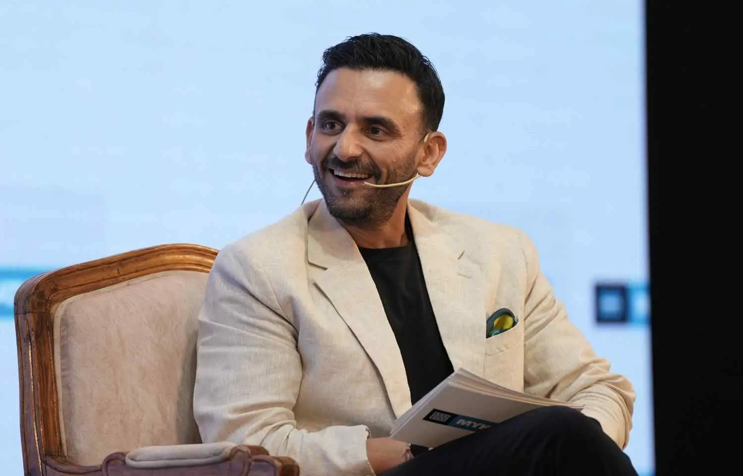 Emcee Jatin Sapru hosting a corporate event in Jaipur Emcee Jatin Sapru hosting a corporate event in Jaipur