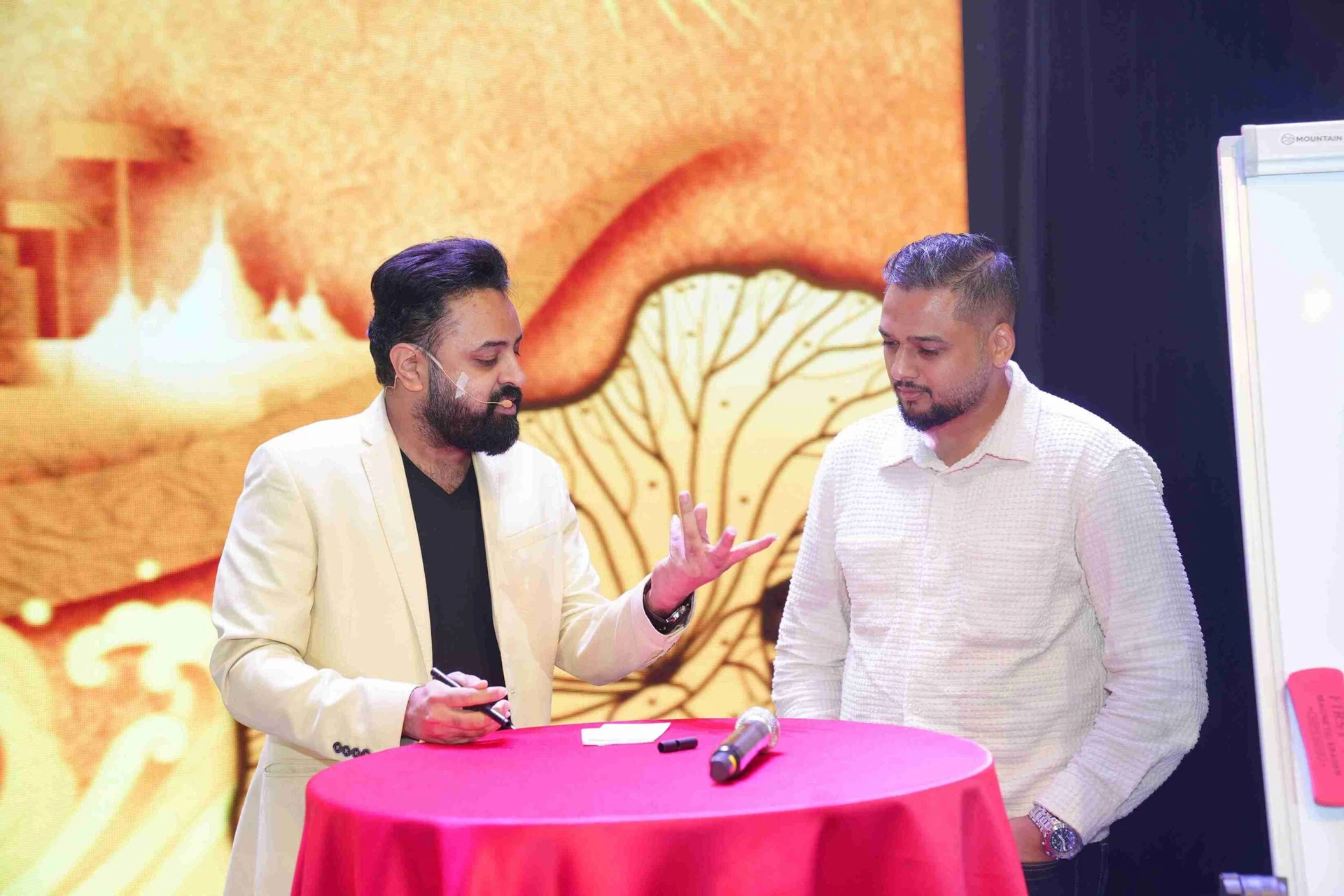 Mentalist Akshay Laxman performing at a corporate event in Pattaya Mentalist Akshay Laxman performing at a corporate event in Pattaya