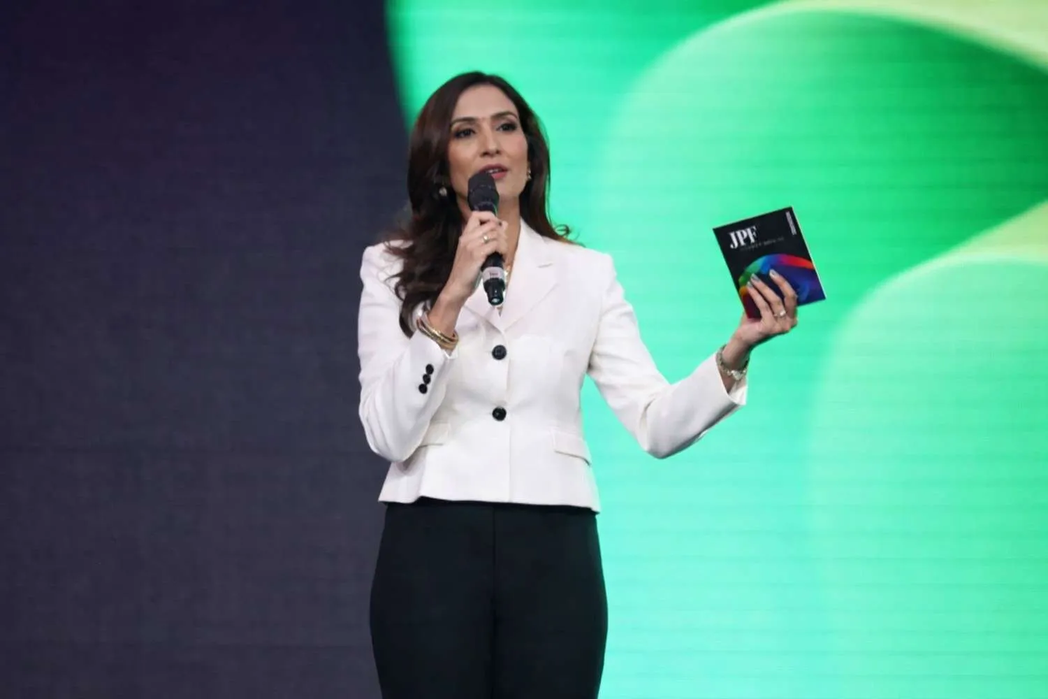 Emcee Ritika Jagtiani hosting a corporate event in Banglore Emcee Ritika Jagtiani hosting a corporate event in Banglore