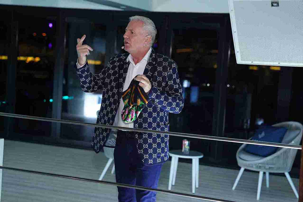 Mentalist Thomas McElroy performing at a corporate event in Dubai