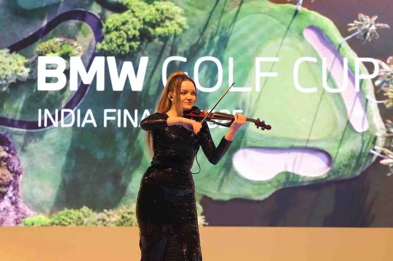 International Violinist performing at a corporate event in Delhi