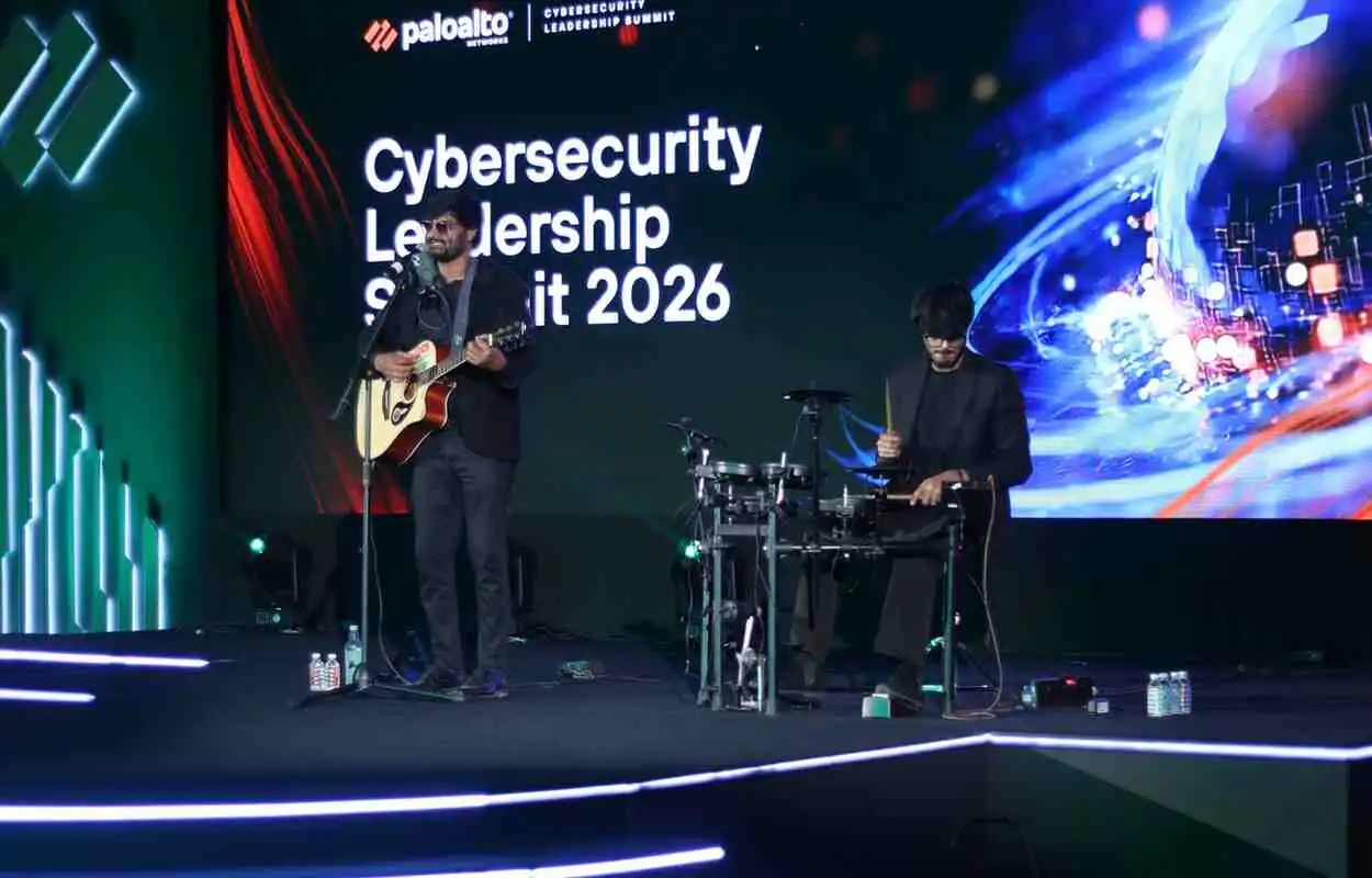 Mandy Duo performing at a corporate event in Udaipur