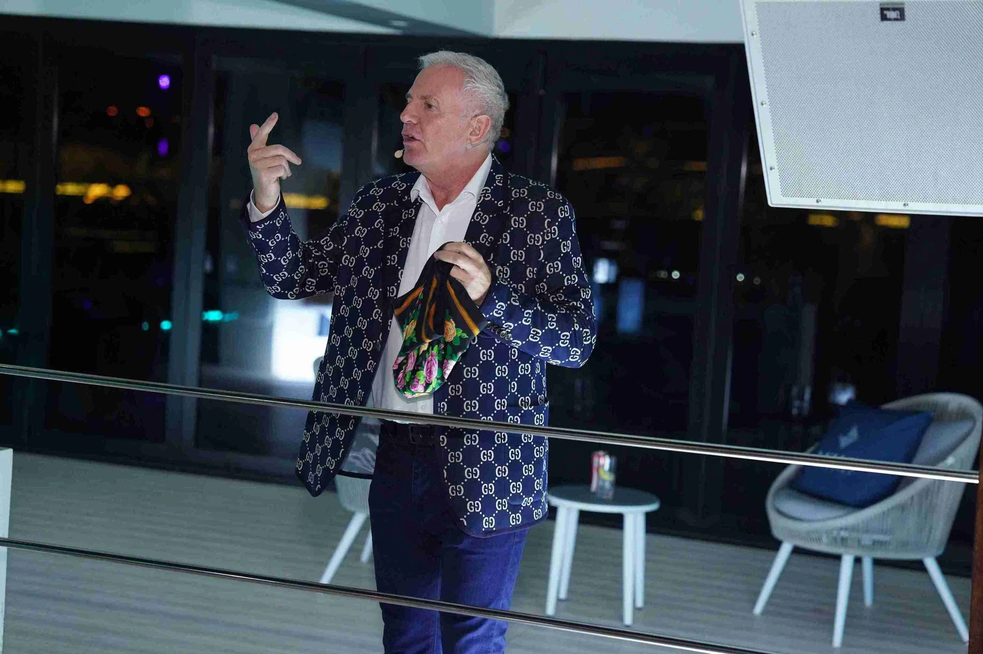 Mentalist Thomas McElroy performing at a corporate event in Dubai