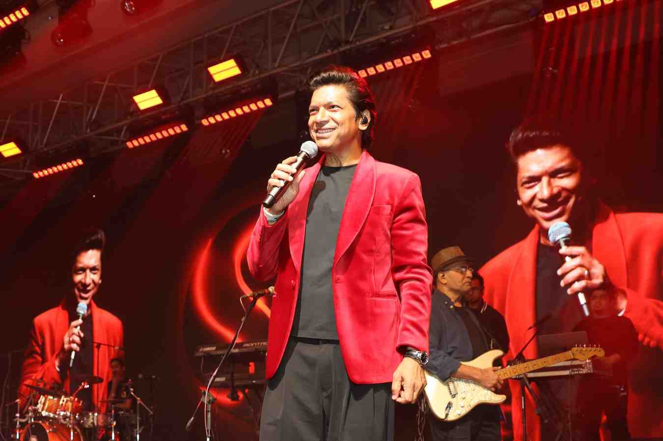 Shaan performing at a corporate event in Mumbai