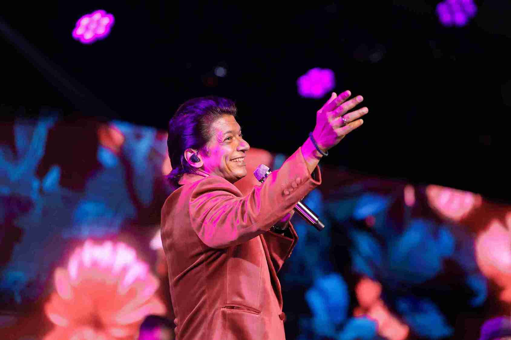Shaan performing at a corporate event in Mumbai