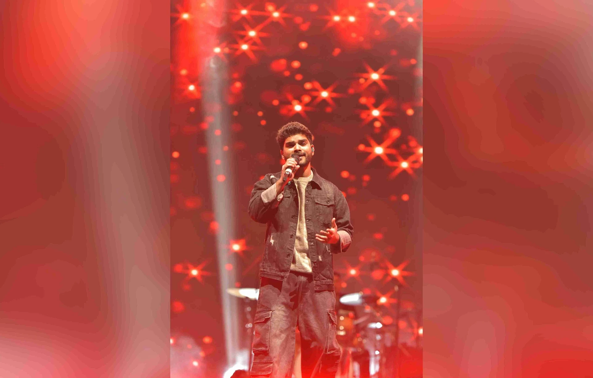 Singer Salman Ali performing at an corporate event in Delhi