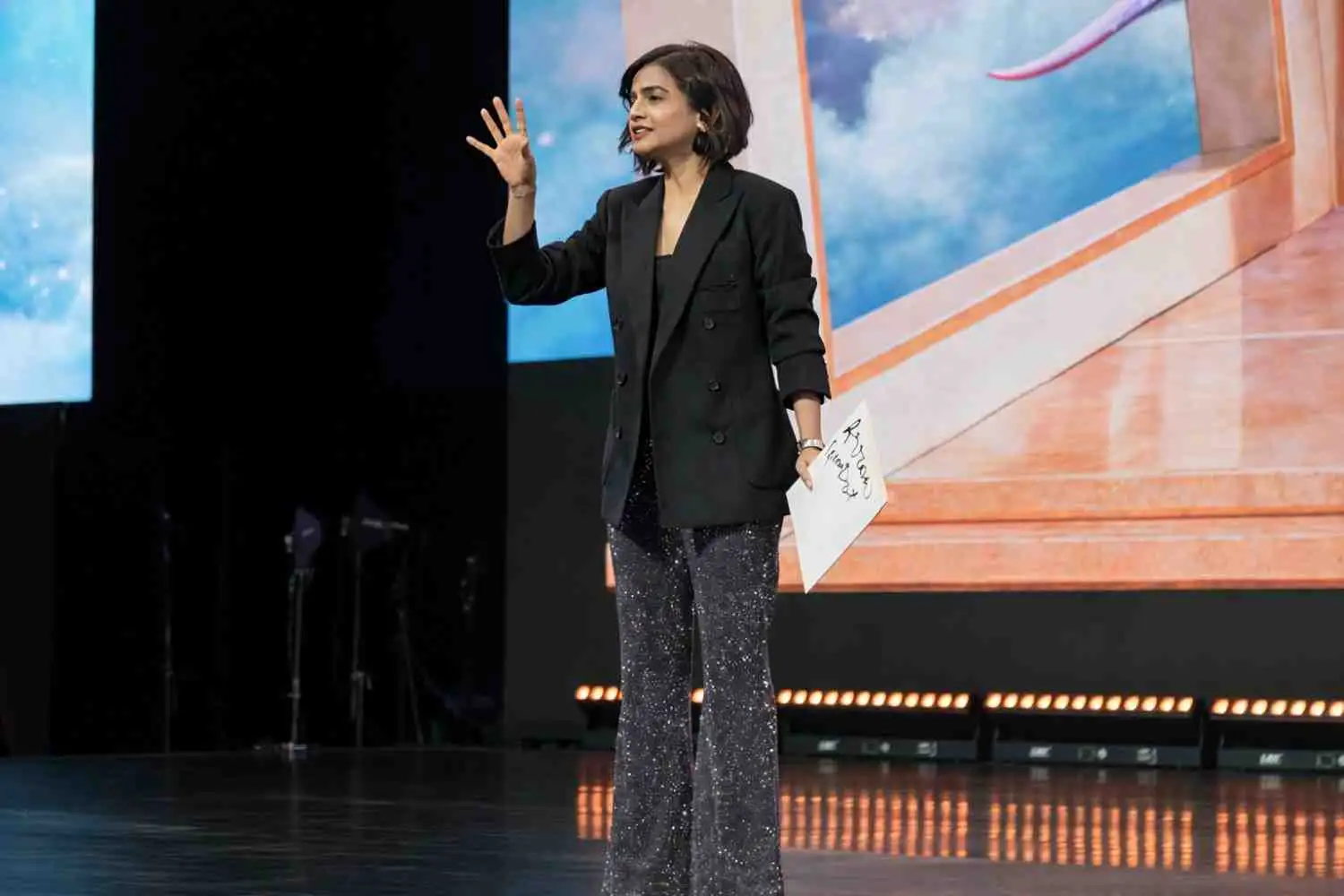 Mentalist Suhani Shah performing at a corporate event in Delhi