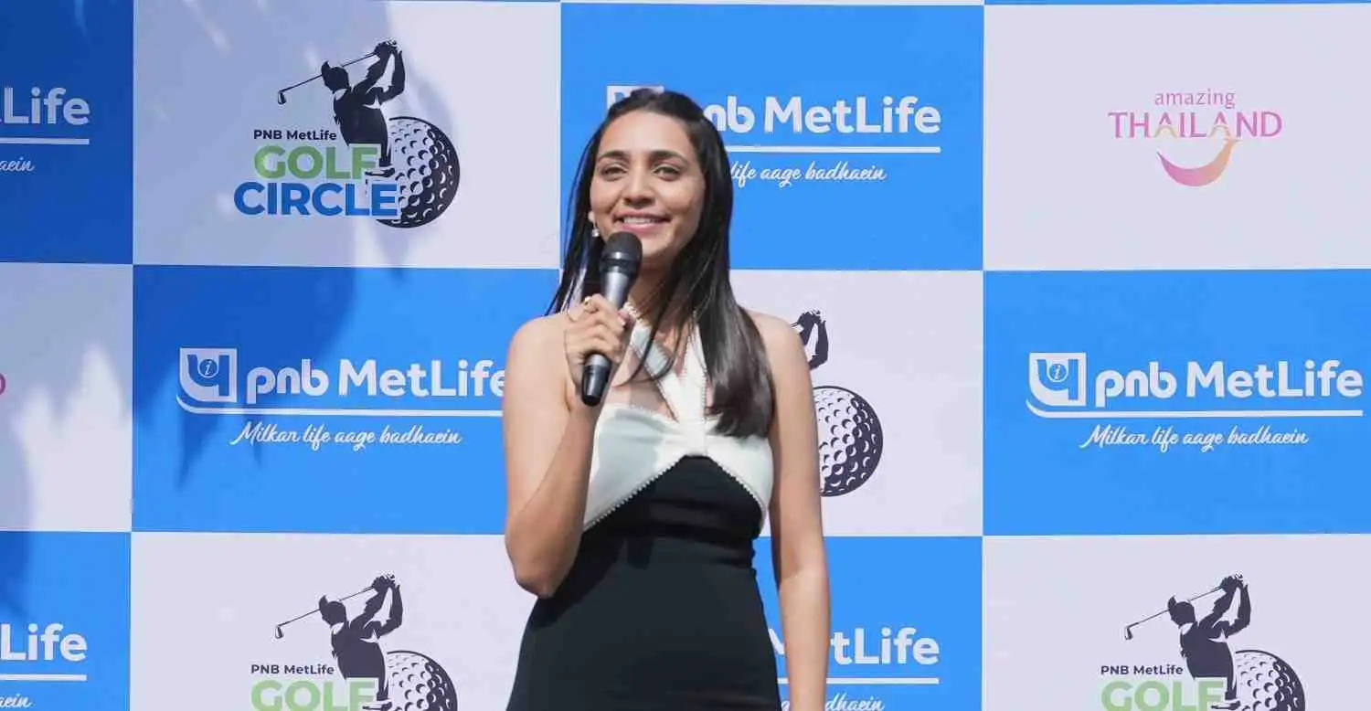 Emcee Arohi Thatte hosting a corporate event in Mumbai