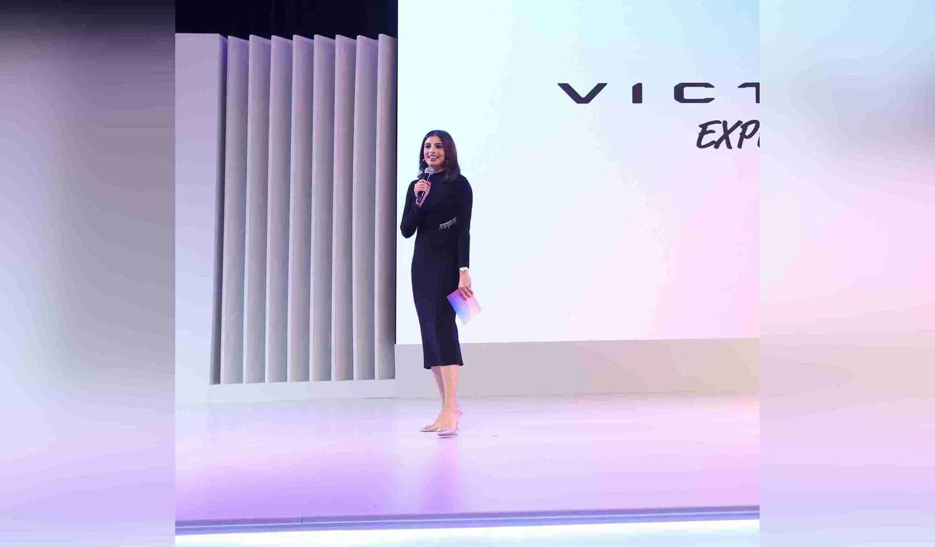 Emcee Nashpreet Kaur hosting a corporate event in Delhi