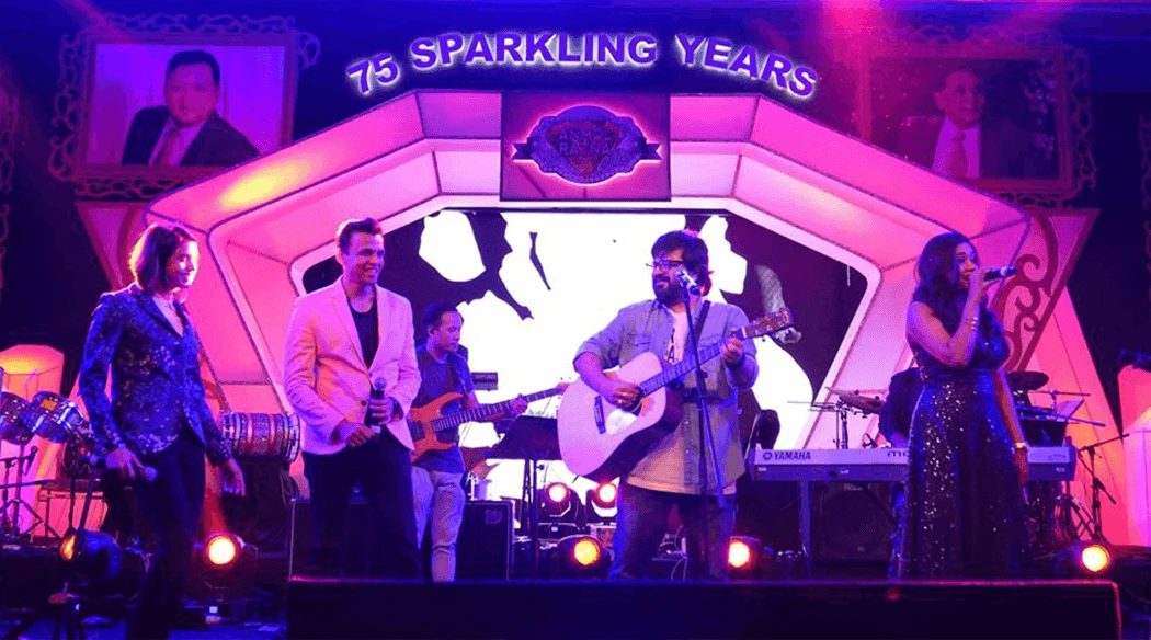 Pritam performing along with singers Shalmali Kholgade, Abhijit Sawant, Antara Mitra at 75 yrs birthday celebration of L&T Chairman Mr. A. M. Naik