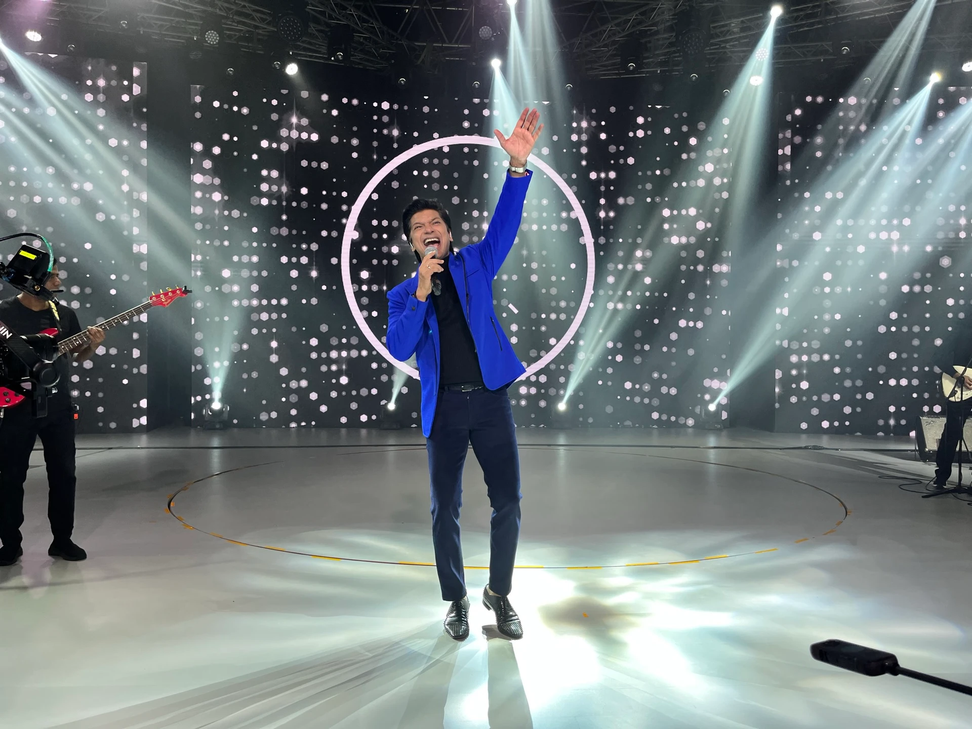 Shaan performing at a corporate annual meet in Kochi