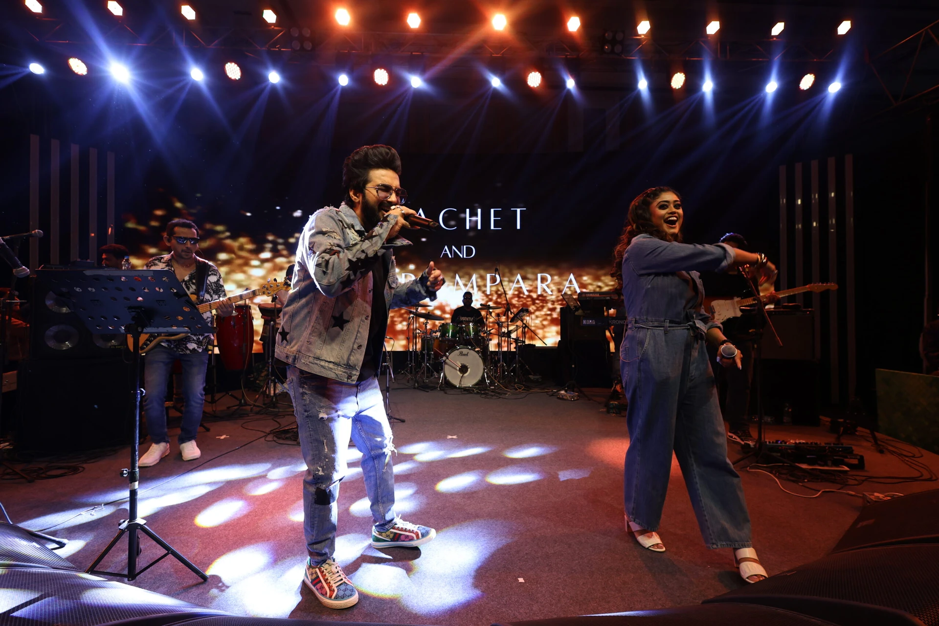 Sachet Parampara performing at a sales conference in Kolkata