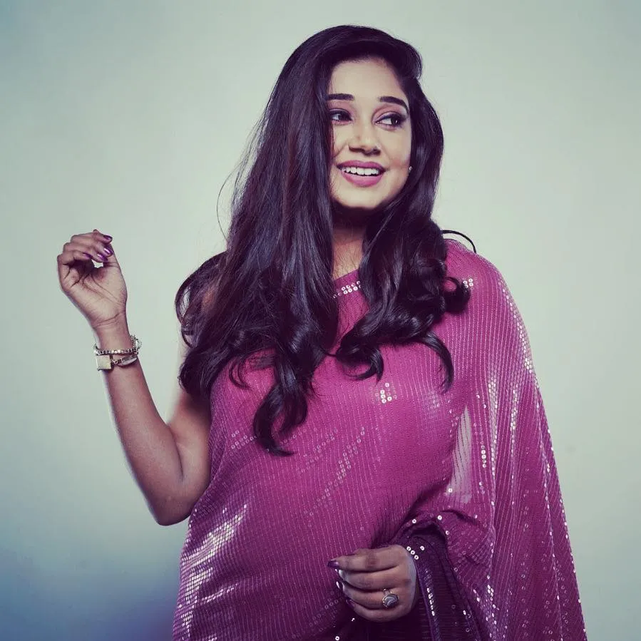 Book Bollywood Singers Antara Mitra for Event