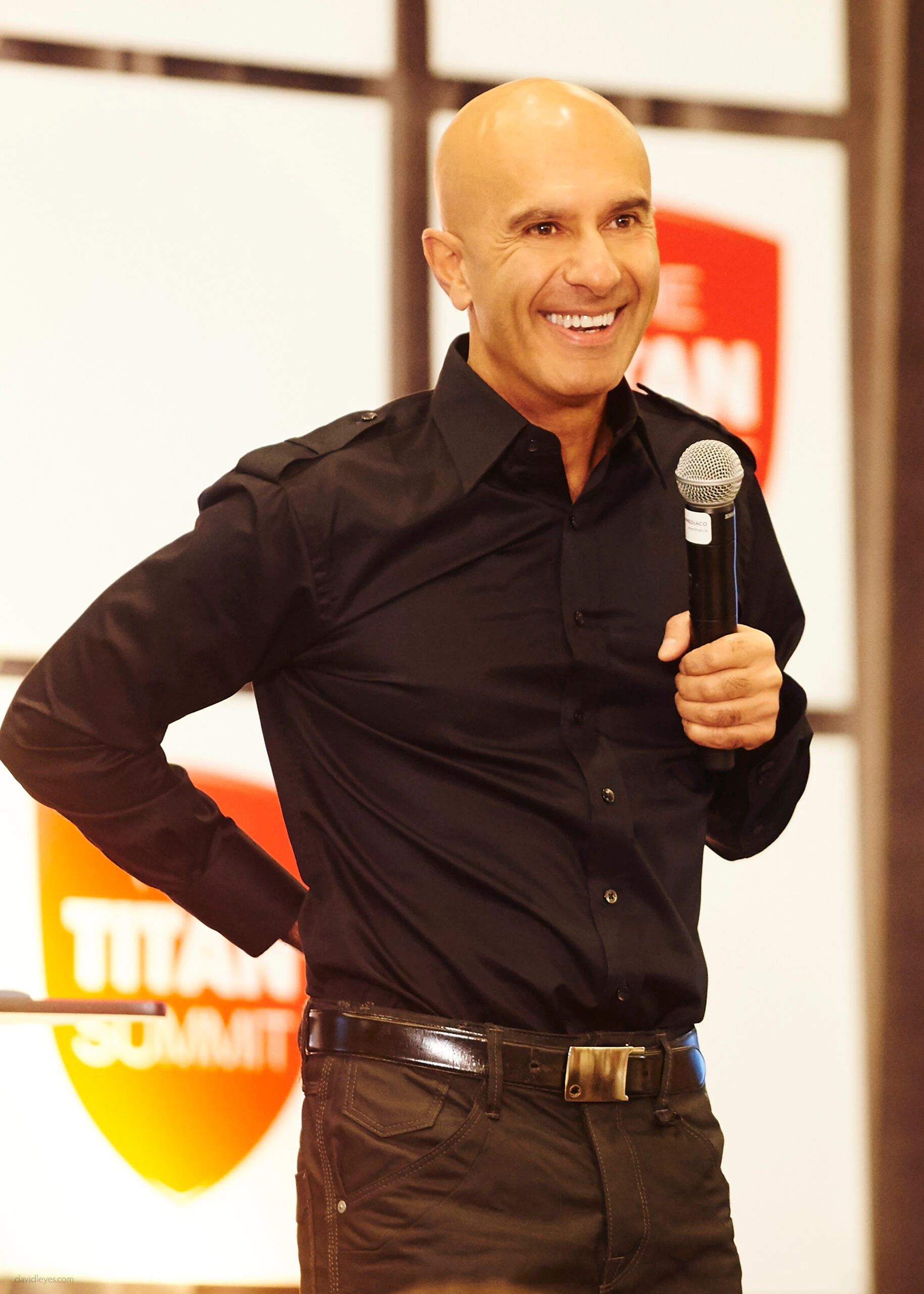 Hire a Speakers Robin Sharma for Wedding