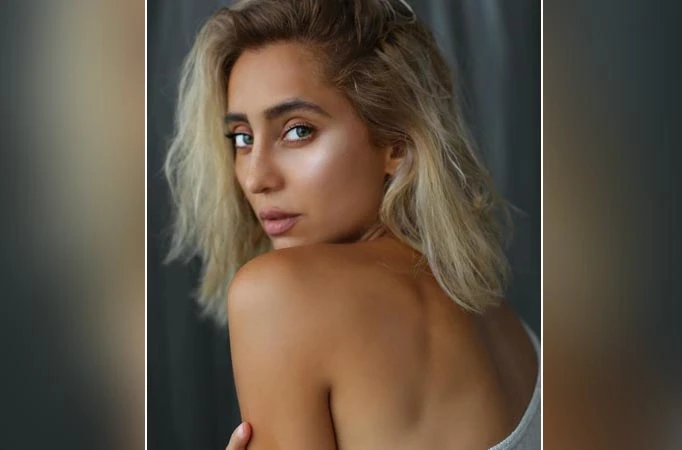 Hire a TV Celebrity Anusha Dandekar for Wedding