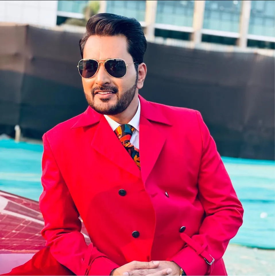 Book Standup Comedian Mubeen Saudagar