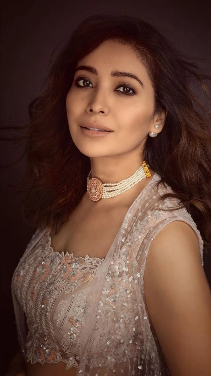 Hire a TV Celebrity Asha Negi for Wedding