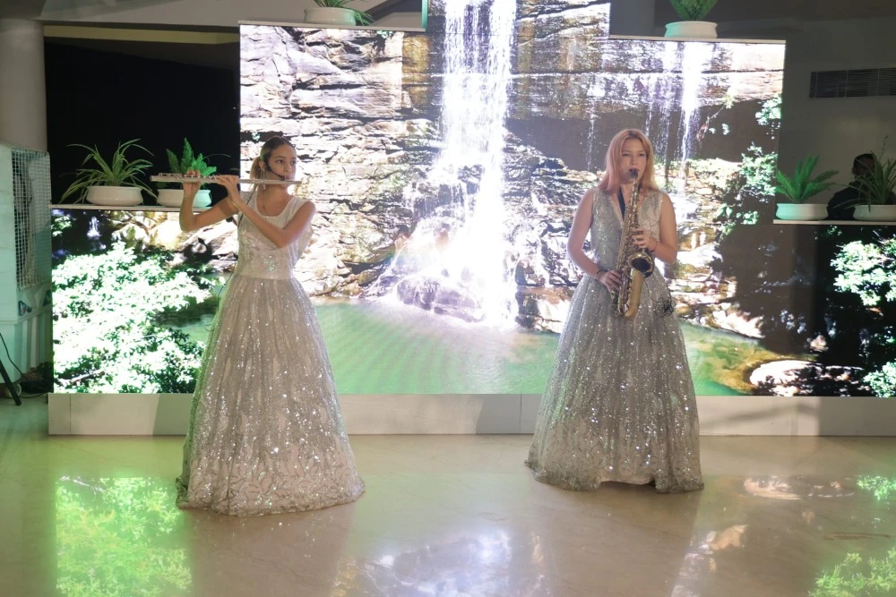 International Saxophonist & Flautist performing at a corporate event in Delhi International Saxophonist & Flautist performing at a corporate event in Delhi