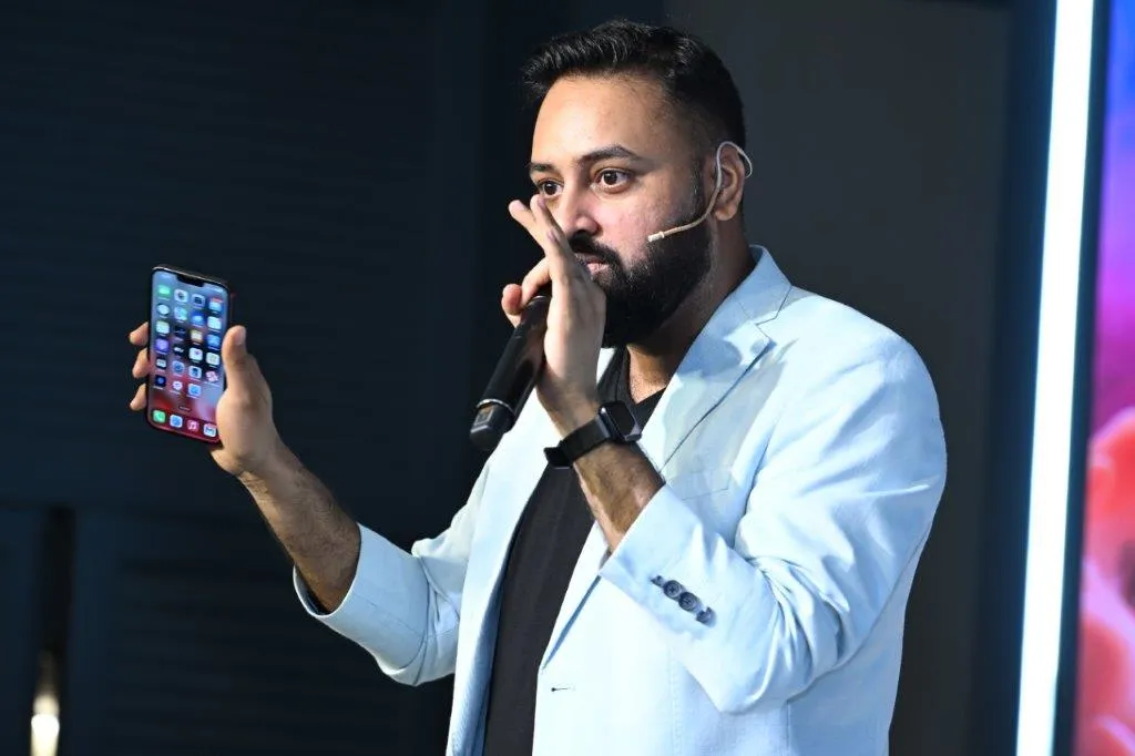 Mentalist Akshay Laxman performing at an event for Adobe in Mumbai (2)