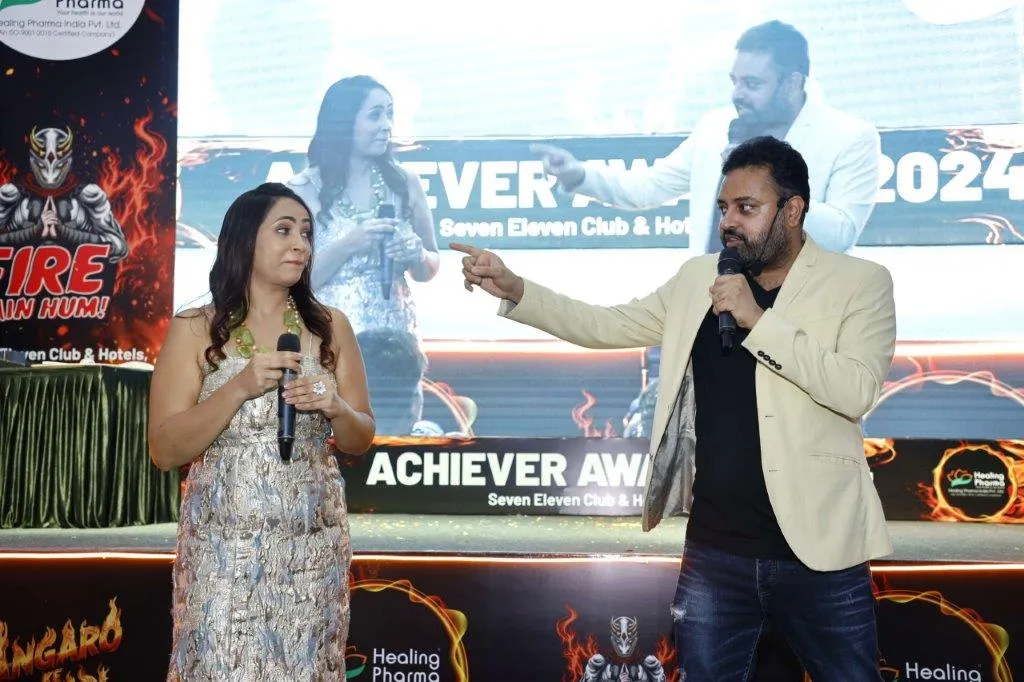 Mentalist Akshay Laxman performing at an event for Healing Pharma in Mumbai (2)