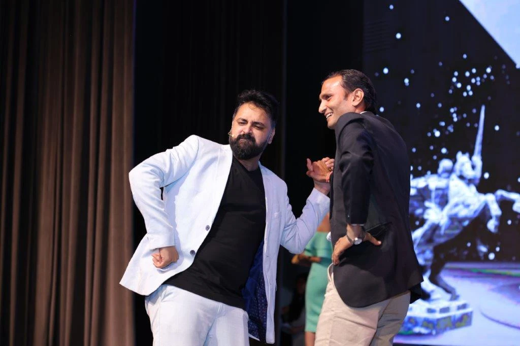 Mentalist Akshay Laxman performing at an event for Liberty Insurance in Armenia (1)