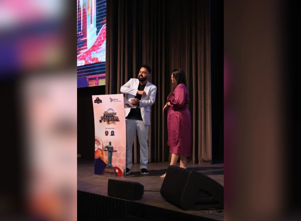 Mentalist Akshay Laxman performing at an event for Liberty Insurance in Armenia (2)