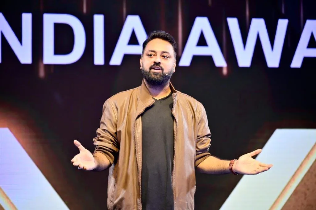 Mentalist Akshay Laxman performing at an event for Medtronic in Goa (3)