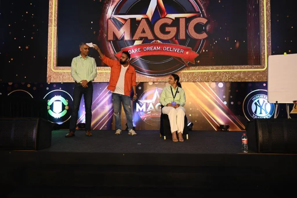 Mentalist Akshay Laxman performing at an event for Pidilite in Goa (1)